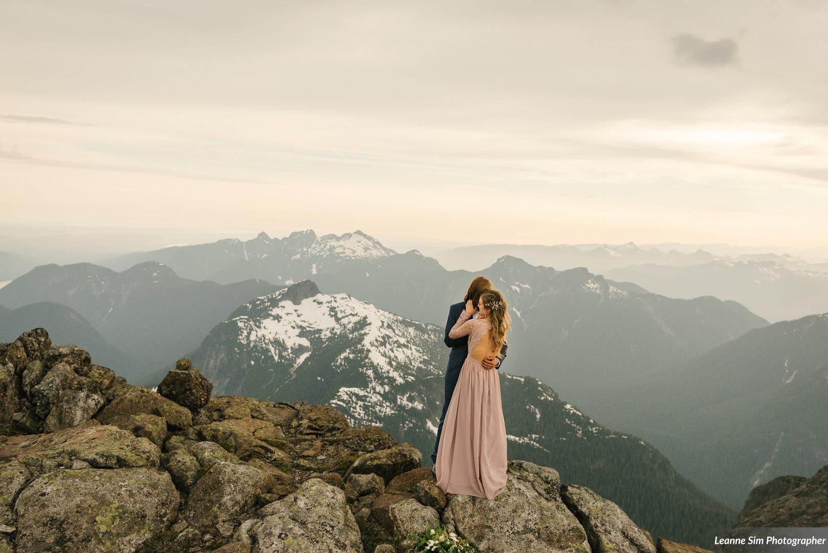 mountain top romantic photography ideas